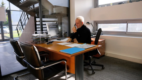Conseiller Beaulaigue organisant un transfert d’entreprise depuis l’agence
