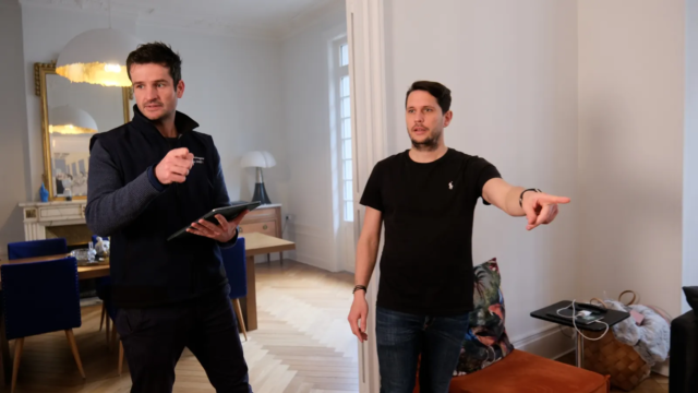 Conseiller Beaulaigue en visite technique avec un client